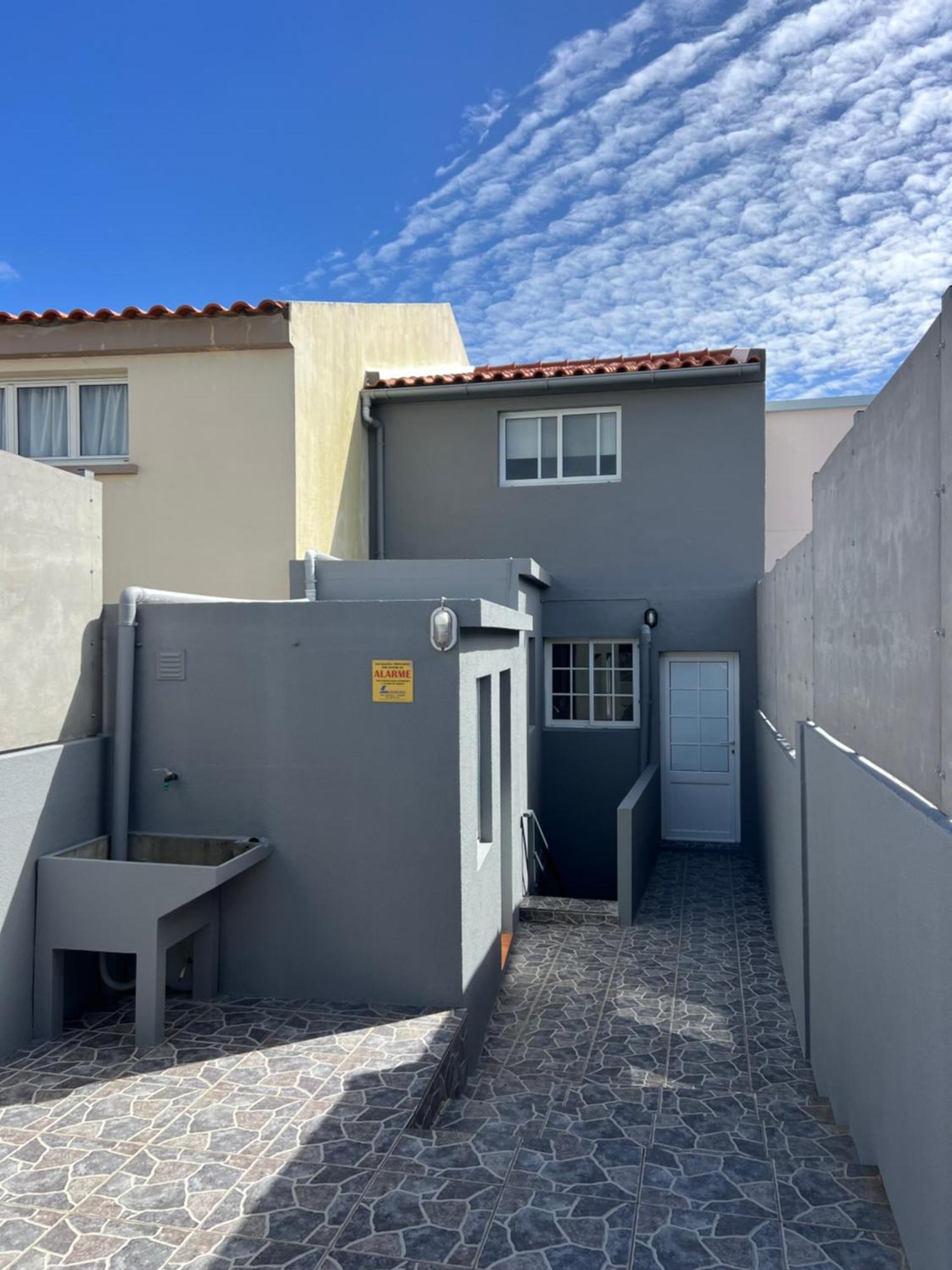 Casa A 2 Minutos A Pe De Piscina Natural Ponta Delgada Exterior foto