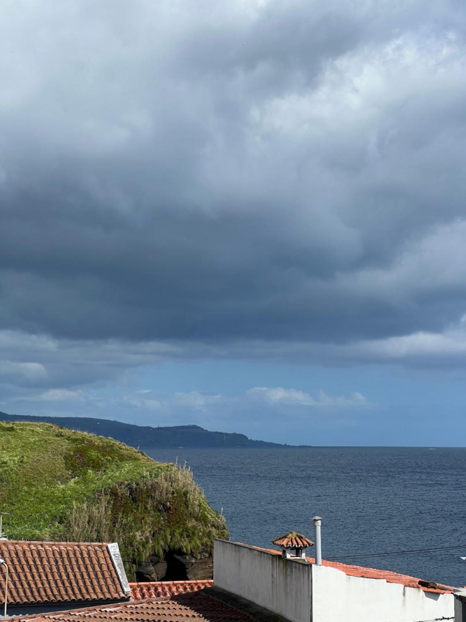 Casa A 2 Minutos A Pe De Piscina Natural Ponta Delgada Exterior foto